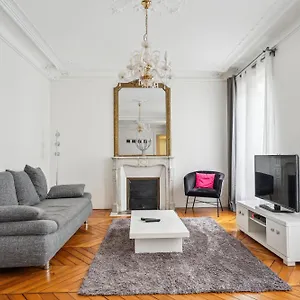 Luxury La Tour , Paris France